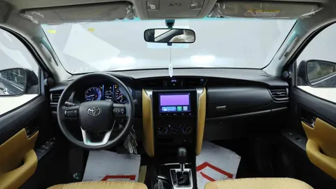 Discover undefined undefined Exterior Interior Images.Find all aspects and details of cars.