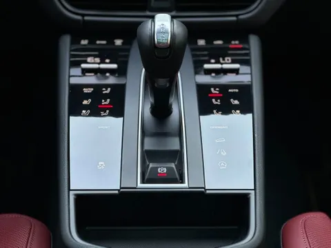 Discover undefined undefined Exterior Interior Images.Find all aspects and details of cars.