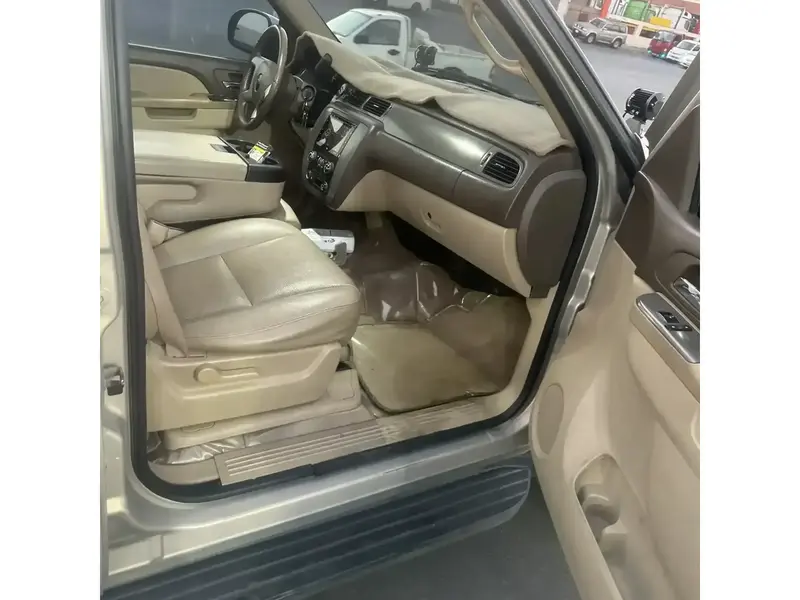 Chevrolet Suburban 2011