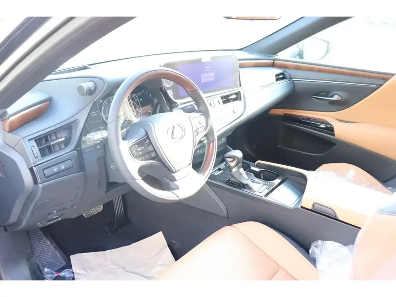 Discover undefined undefined Exterior Interior Images.Find all aspects and details of cars.