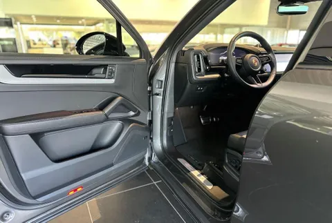 New Porsche Cayenne GTS 2025