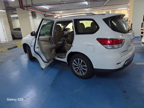 Nissan Pathfinder 3.5L SV 4WD 2014