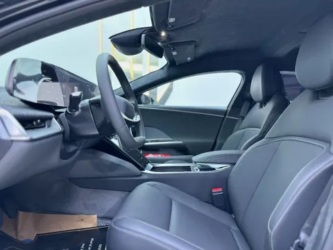 Discover undefined undefined Exterior Interior Images.Find all aspects and details of cars.