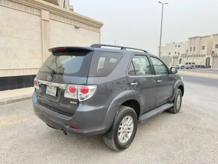 toyota toyota-fortuner image Toyota Fortuner 2012