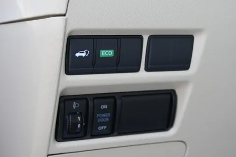 Discover undefined undefined Exterior Interior Images.Find all aspects and details of cars.
