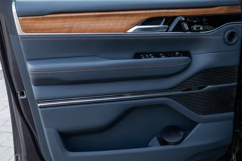 New Jeep Grand Wagoneer 2023