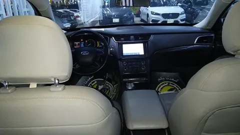 Discover undefined undefined Exterior Interior Images.Find all aspects and details of cars.