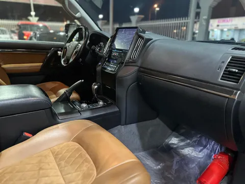 Discover undefined undefined Exterior Interior Images.Find all aspects and details of cars.