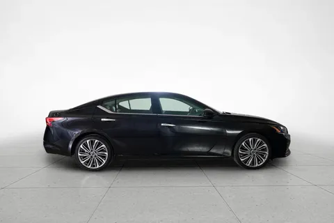 Nissan Altima 2023