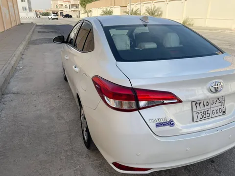 استكشف undefined undefined الصور الخارجية والداخلية. اكتشف جميع جوانب وتفاصيل السيارات.