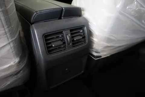 Discover undefined undefined Exterior Interior Images.Find all aspects and details of cars.