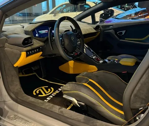Discover undefined undefined Exterior Interior Images.Find all aspects and details of cars.