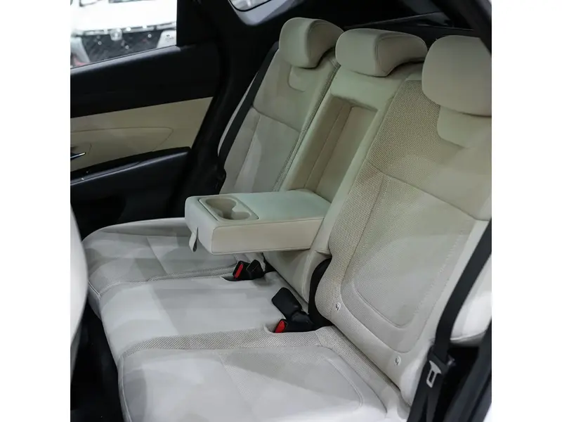 Discover undefined undefined Exterior Interior Images.Find all aspects and details of cars.