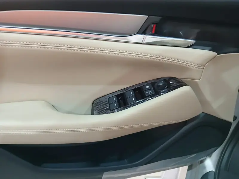 Discover undefined undefined Exterior Interior Images.Find all aspects and details of cars.