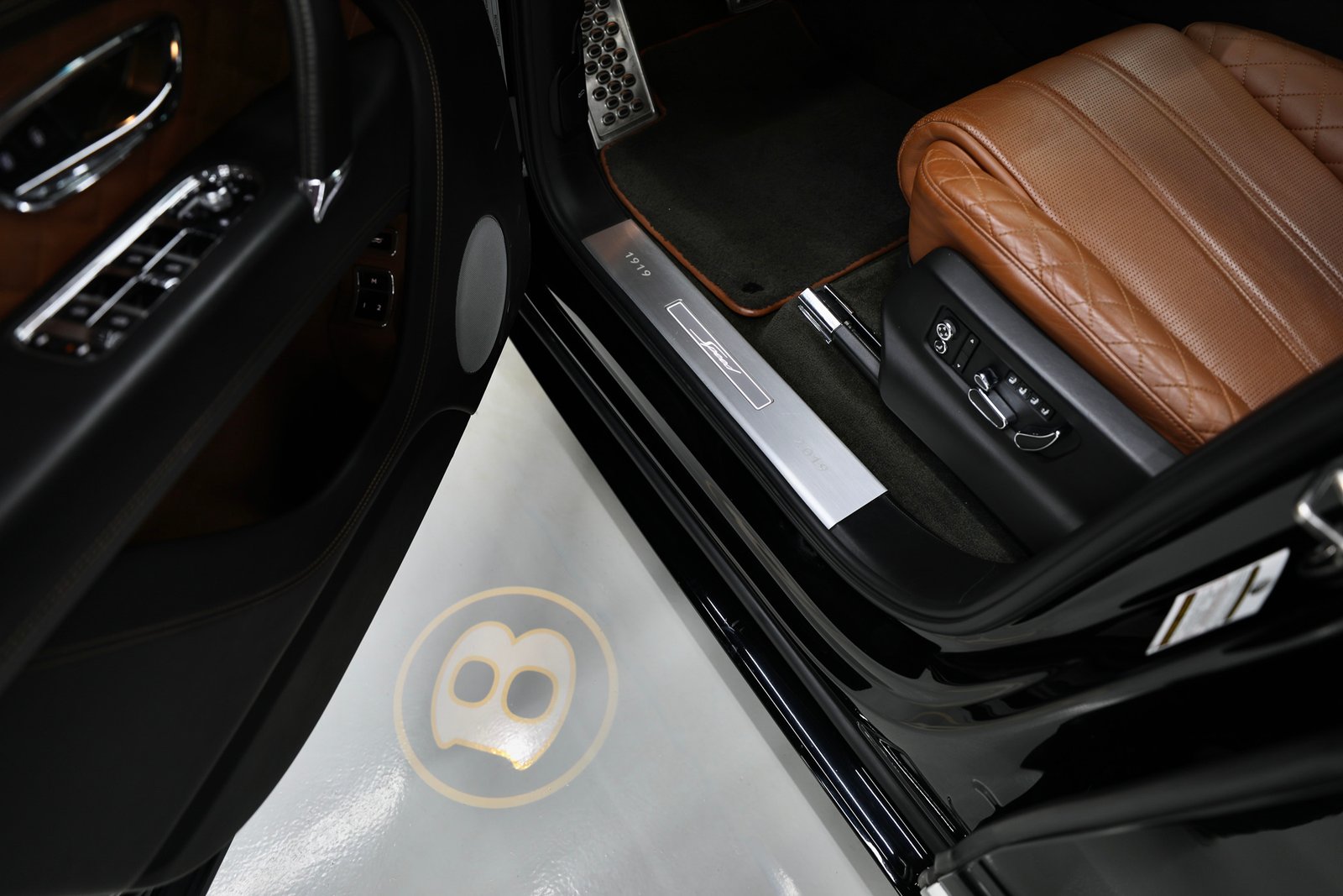 Discover undefined undefined Exterior Interior Images.Find all aspects and details of cars.