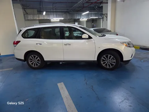 Nissan Pathfinder 3.5L SV 4WD 2014
