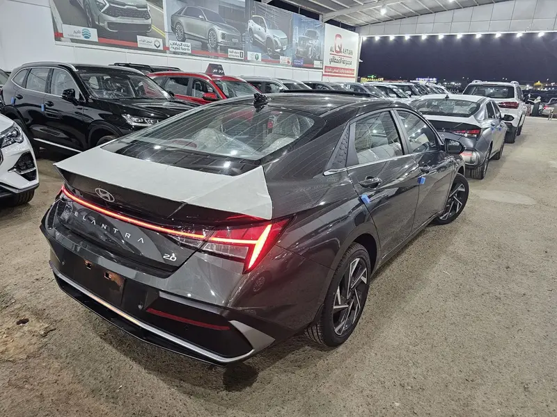 Hyundai Elantra 2025
