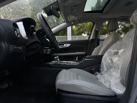 Discover undefined undefined Exterior Interior Images.Find all aspects and details of cars.