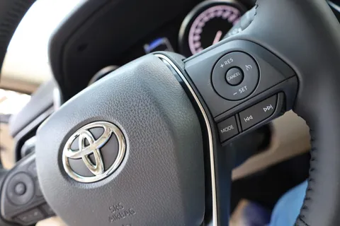 New Toyota Camry 2.5L GLE 212 HP 2023
