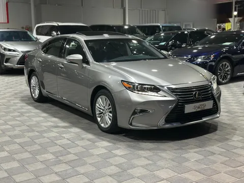 Lexus ES 350 4 door 3.5L 2016