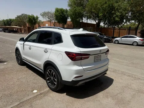 Discover undefined undefined Exterior Interior Images.Find all aspects and details of cars.