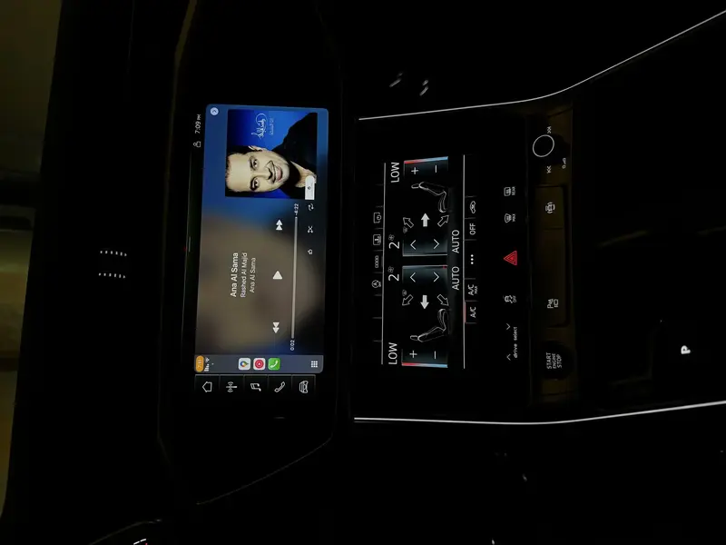 Discover undefined undefined Exterior Interior Images.Find all aspects and details of cars.