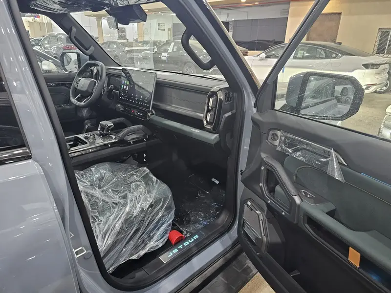 Discover undefined undefined Exterior Interior Images.Find all aspects and details of cars.