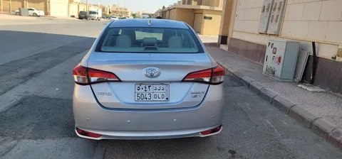 استكشف undefined undefined الصور الخارجية والداخلية. اكتشف جميع جوانب وتفاصيل السيارات.