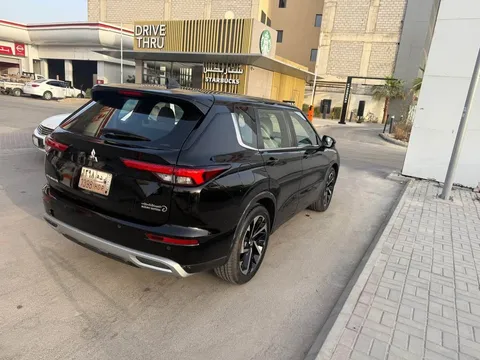 Mitsubishi Outlander 2023