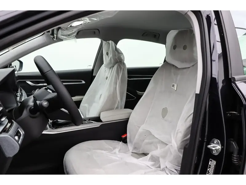 Geely Emgrand 2025