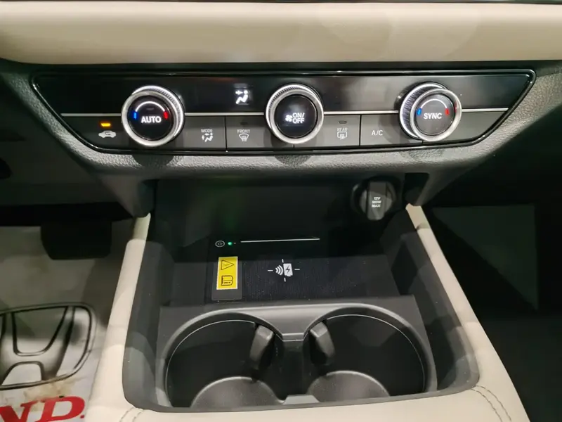 Discover undefined undefined Exterior Interior Images.Find all aspects and details of cars.