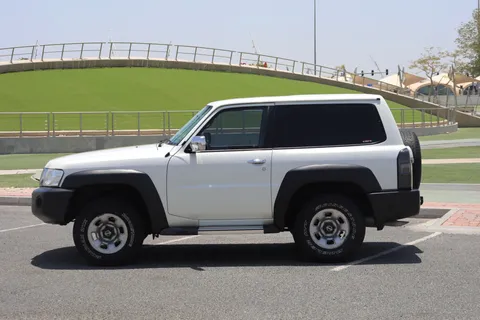 Nissan Patrol Safari 4.8L A/T (Basic) 2015