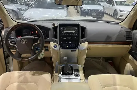 Discover undefined undefined Exterior Interior Images.Find all aspects and details of cars.