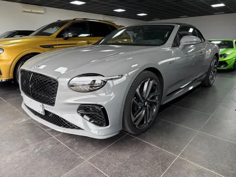 Discover undefined undefined Exterior Interior Images.Find all aspects and details of cars.