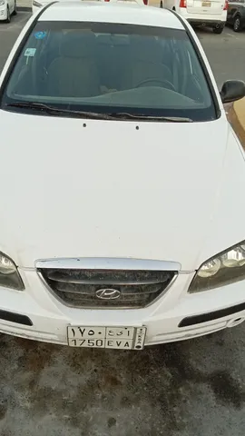 استكشف undefined undefined الصور الخارجية والداخلية. اكتشف جميع جوانب وتفاصيل السيارات.