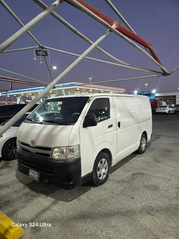 Toyota Hiace 2013