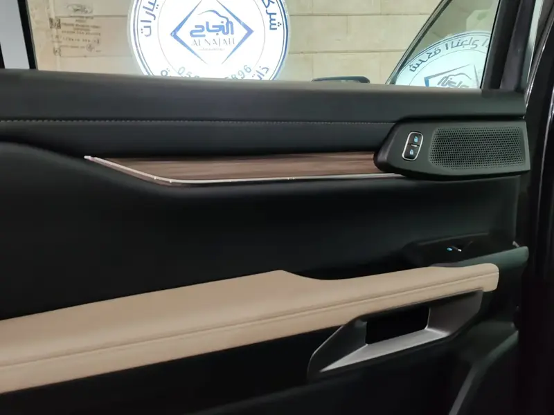 Discover undefined undefined Exterior Interior Images.Find all aspects and details of cars.
