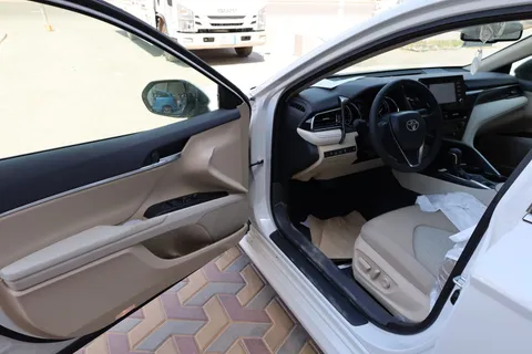 New Toyota Camry 2.5L GLE 212 HP 2023