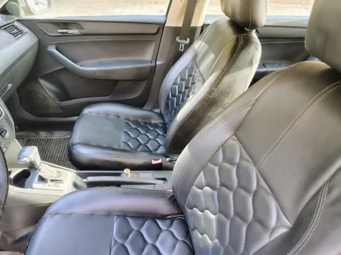 Discover undefined undefined Exterior Interior Images.Find all aspects and details of cars.