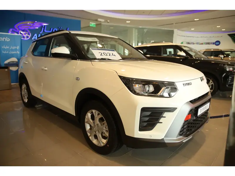Discover undefined undefined Exterior Interior Images.Find all aspects and details of cars.