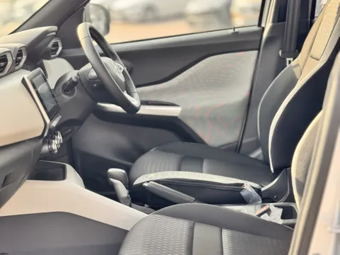 Discover undefined undefined Exterior Interior Images.Find all aspects and details of cars.