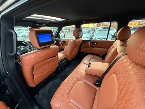 Nissan Patrol 5.6L LE Platinum 2011