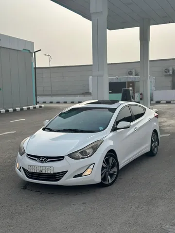 استكشف undefined undefined الصور الخارجية والداخلية. اكتشف جميع جوانب وتفاصيل السيارات.