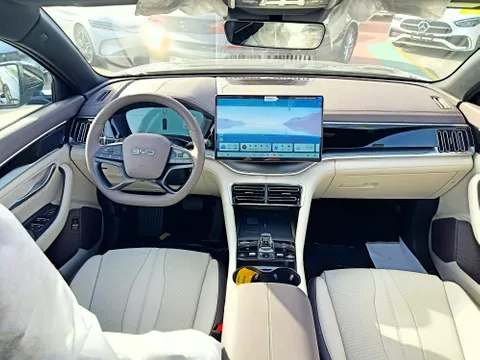 Discover undefined undefined Exterior Interior Images.Find all aspects and details of cars.