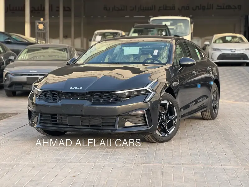 Discover undefined undefined Exterior Interior Images.Find all aspects and details of cars.