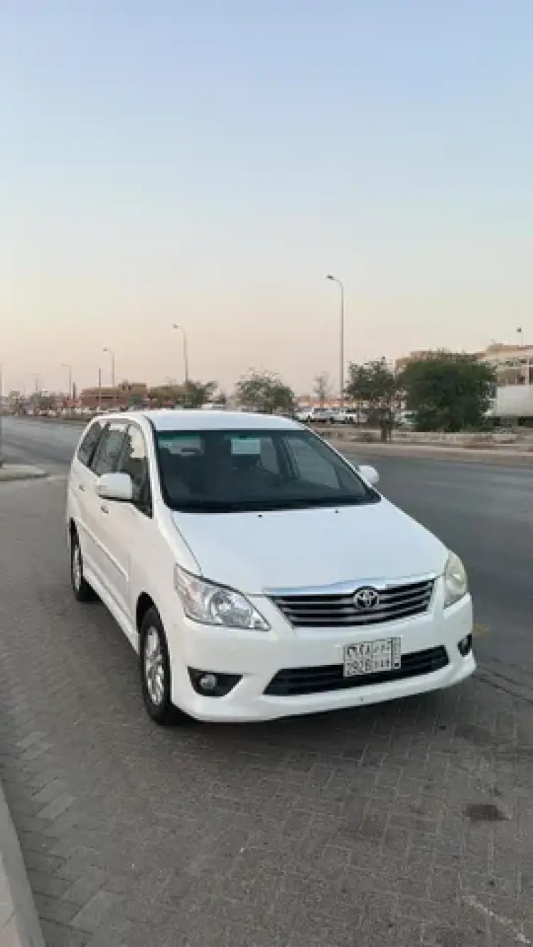 toyota innova image Toyota Innova 2013