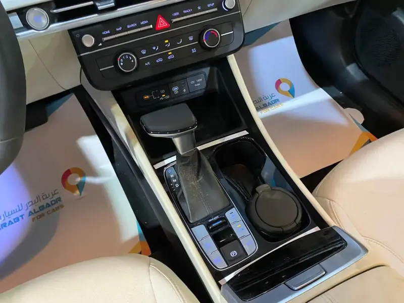 Discover undefined undefined Exterior Interior Images.Find all aspects and details of cars.