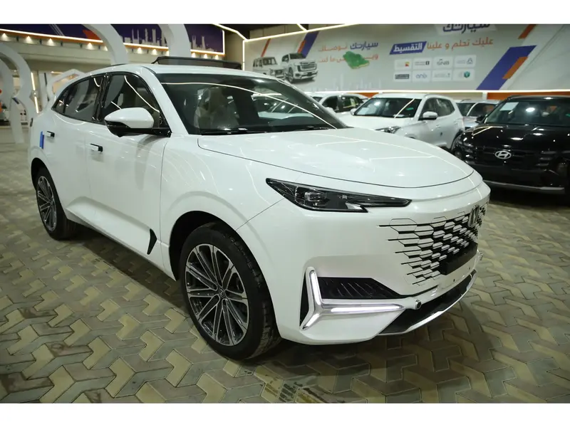 Discover undefined undefined Exterior Interior Images.Find all aspects and details of cars.