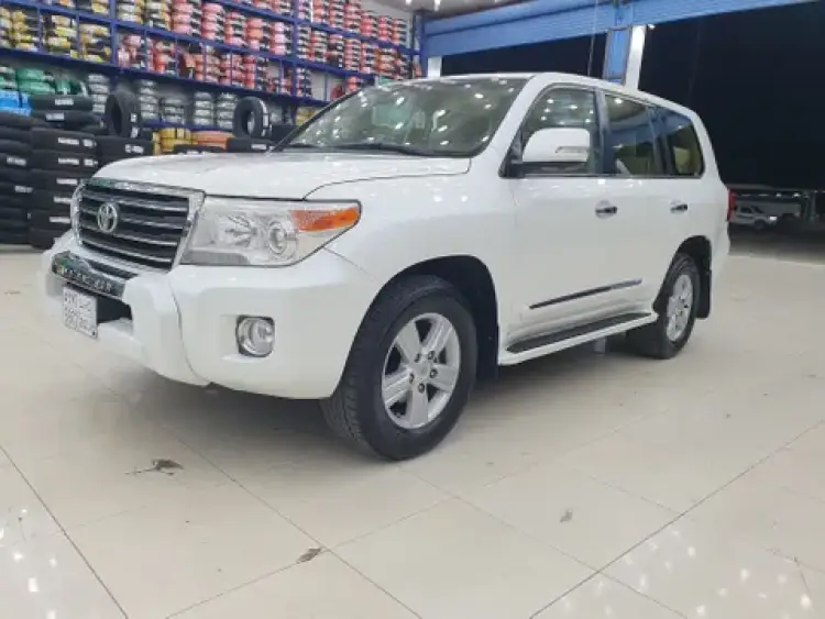 toyota toyota-land-cruiser image Toyota Land Cruiser 2014