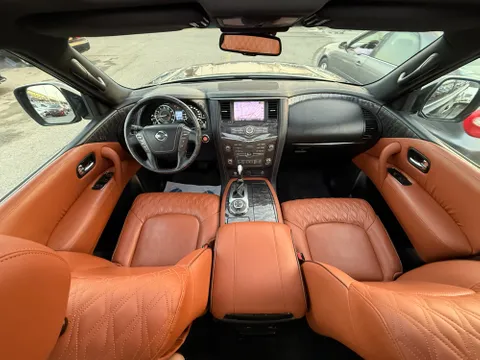 Nissan Patrol 5.6L LE Platinum 2011